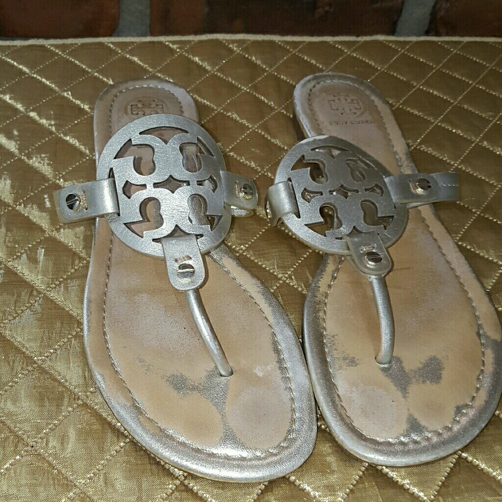 SOLD!!!!!! Tory burch gold metallic sandal